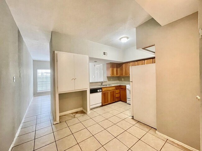 Foto del edificio - 8719 Village of Fondren Dr