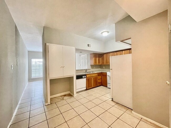 Building Photo - 8719 Village of Fondren Dr