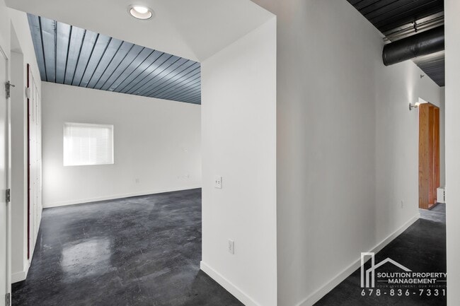 Building Photo - 620 Glen Iris Dr NE