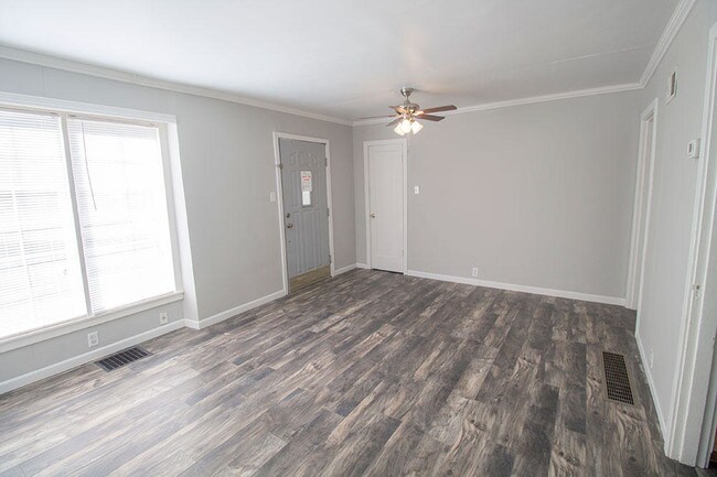 Foto del edificio - 301 W Forest Ave
