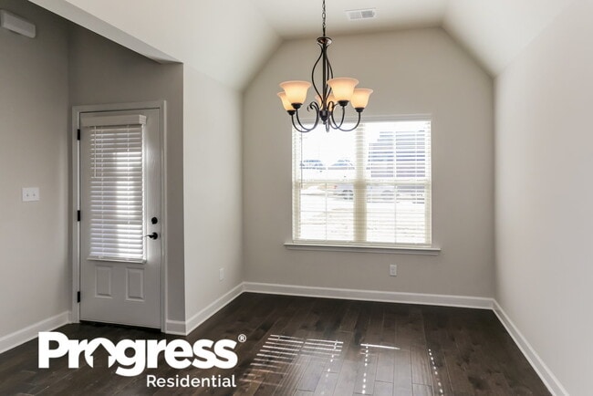 Building Photo - 1415 Chase Cv