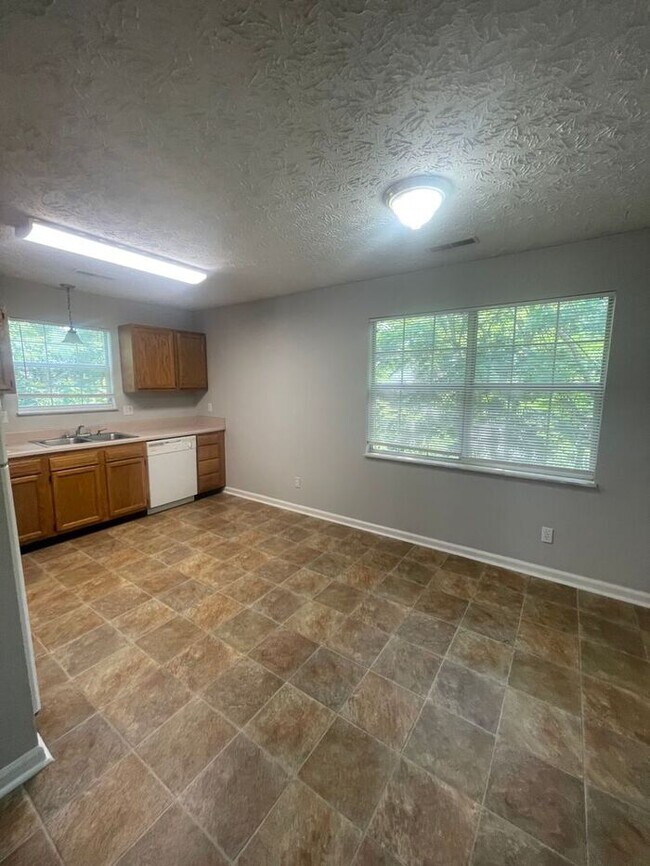 Foto del edificio - 3 bed, 2 bath, 2 car garage home w/ finished basement/bonus room in West Knox