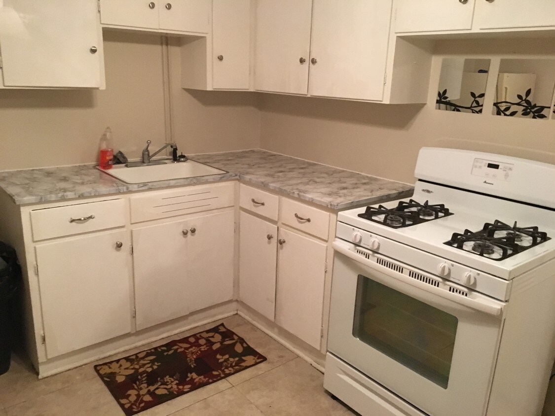 Kitchen - 222 E Chestnut St
