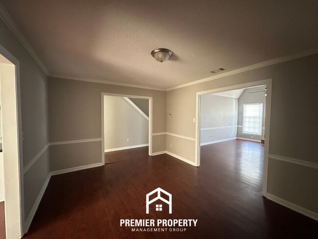 Foto del edificio - Spacious 4BR Cordova Home w/ Brick Fireplace, 2 Dining Areas & Covered Patio