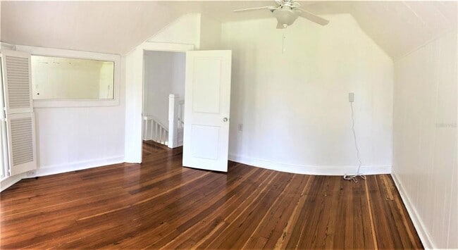 Building Photo - 835 Victoria Dr