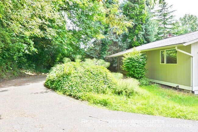 Building Photo - 4400 Lake Washington Blvd SE