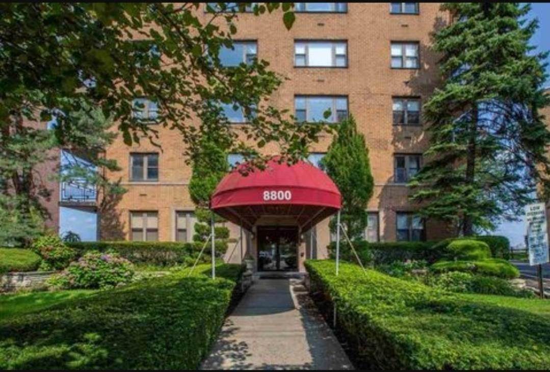 Foto principal - 8800 Boulevard E