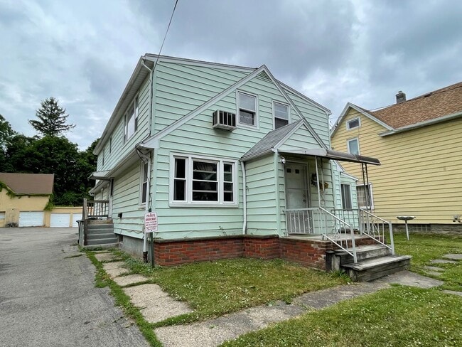 Building Photo - 207 Campbell Park