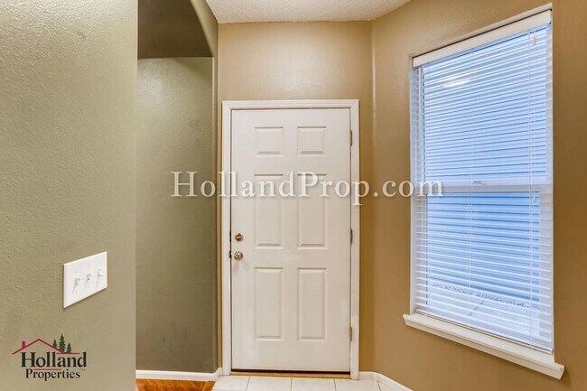 Building Photo - Lovely 3 Bedroom 2.5 Bathroom home in Beav...
