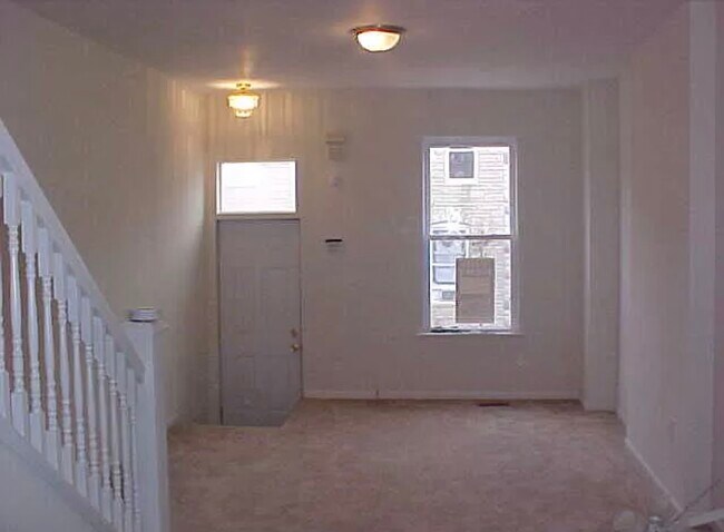 Building Photo - 420 N Glover St