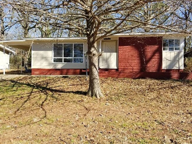 Building Photo - 2850 Oak Forest Dr