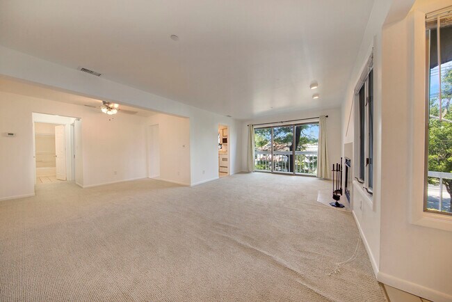 Building Photo - 1566 Anderson Ave