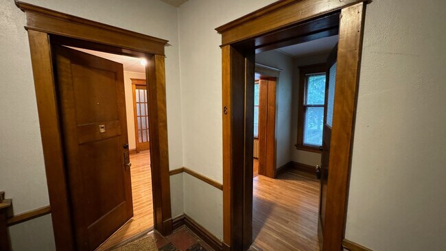 Building Photo - Belmont Apartments 611 Gertrud, 402 S 6th,...