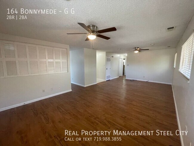 Building Photo - Recently Updated 2 Bedroom Condo