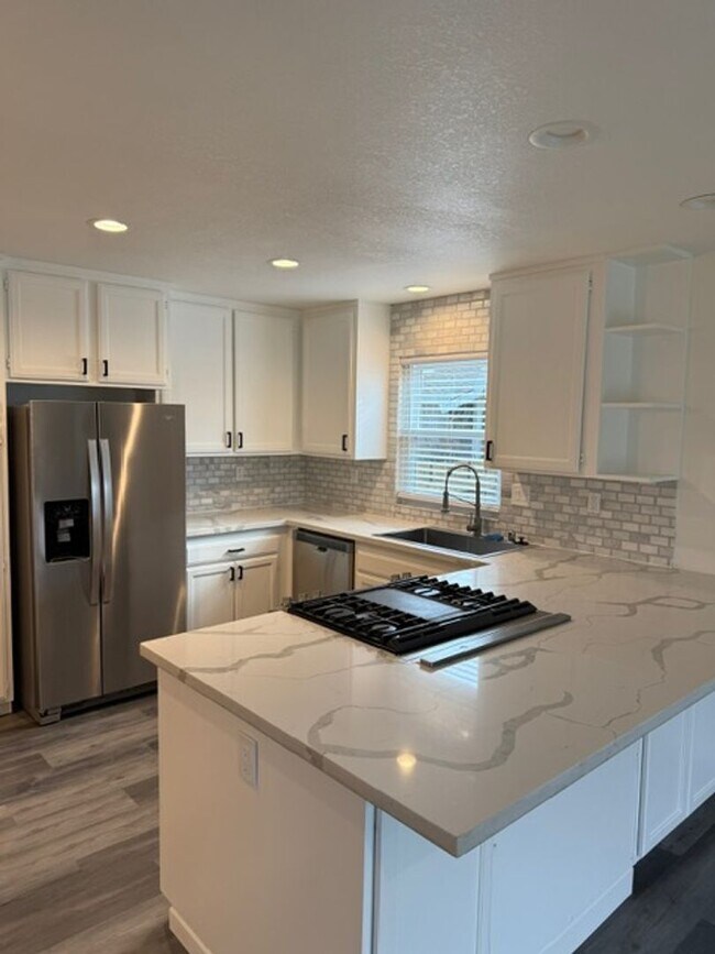 Building Photo - 3 Bedroom/2 Bathroom Home Available in Rincon Valley!