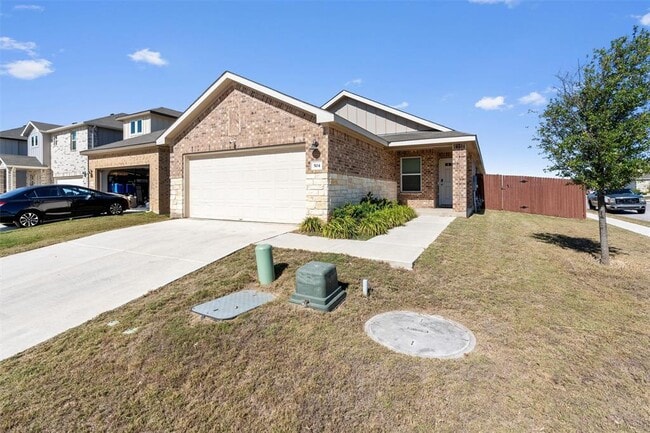 Building Photo - 504 Longmount Cv