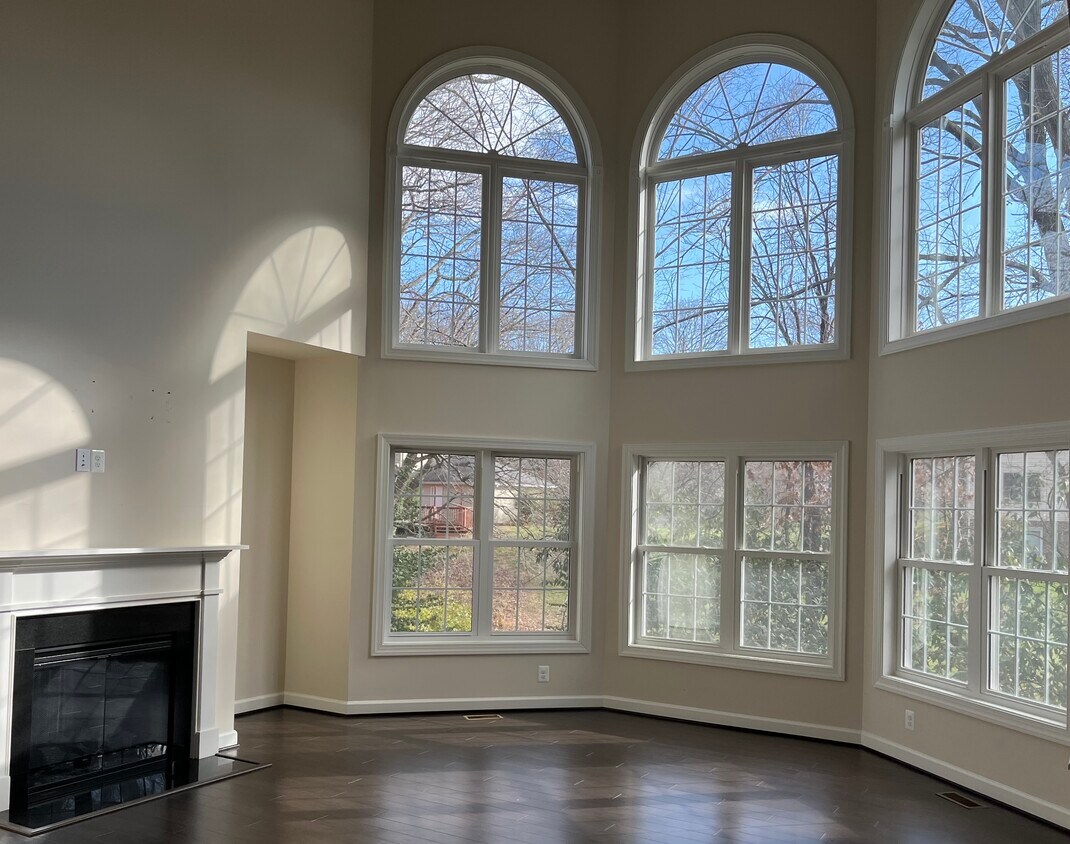 Foto del edificio - 1219 Forestville Dr