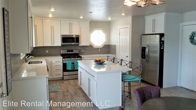 Foto del edificio - 317 E Rosewood Park Ln