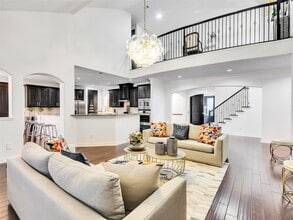 Building Photo - 2523 Watts St