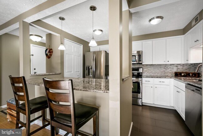 Building Photo - 3500 Kingsley Ct