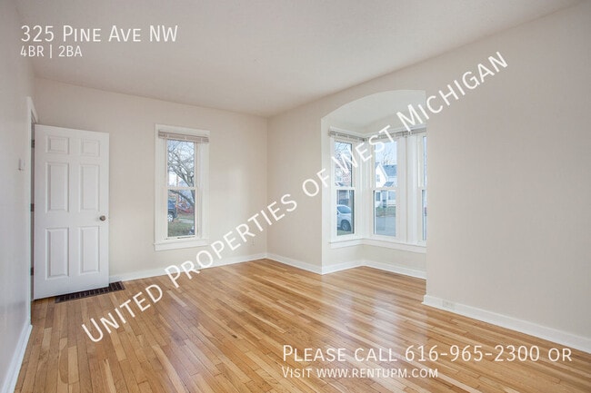Foto del edificio - Available Now | Charming 4 Bedroom, 2 Bath...