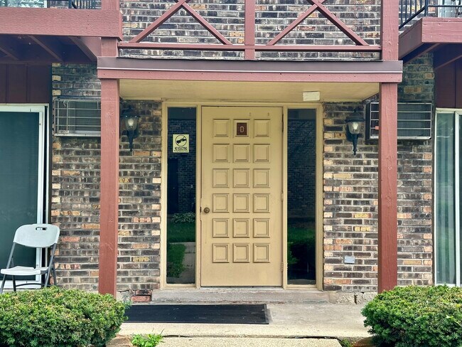 Building Photo - 247 N Neltnor Blvd