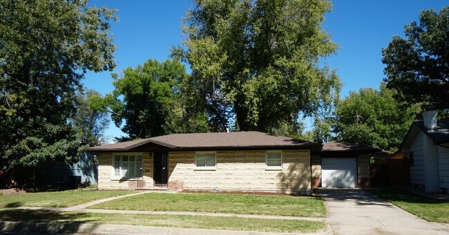 Building Photo - 1042 E. Jefferson Street