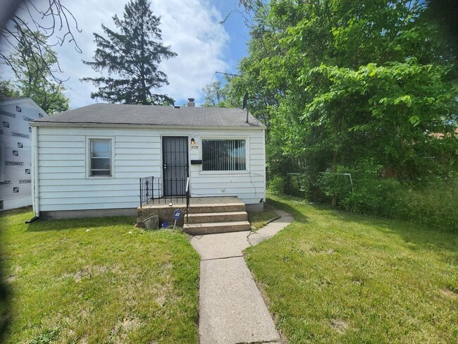 Building Photo - One Level VERY updated Home with (1) Car G...
