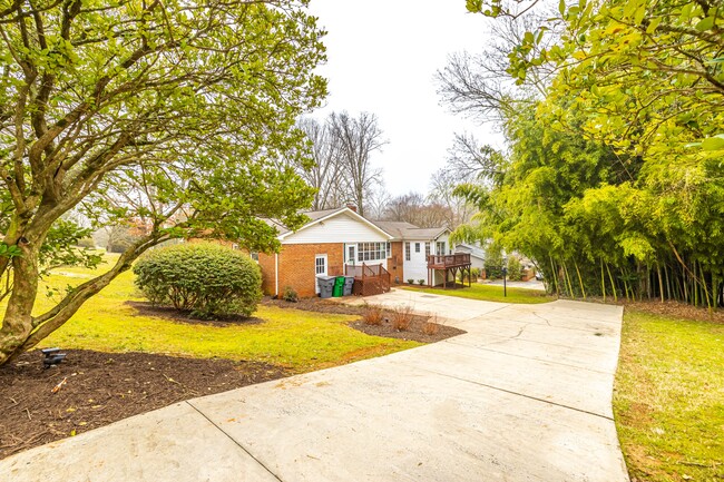 Building Photo - 1400 E Barden Rd