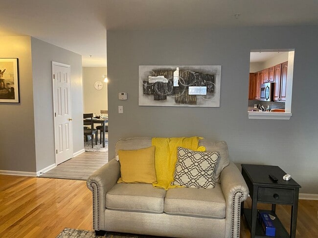 Building Photo - Cozy 2 BR/1.5 BA Townhome in Glen Burnie!