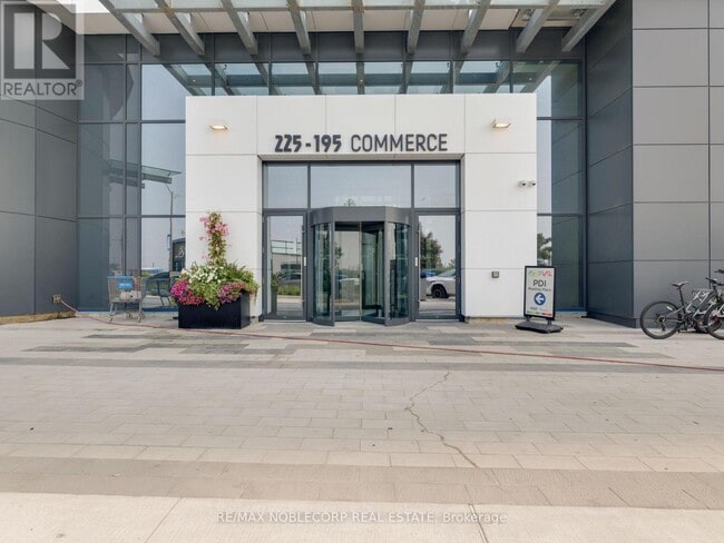 Photo du bâtiment - 225 Commerce St
