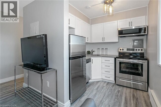 Building Photo - 385 Melvin Ave