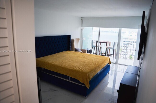 Foto del edificio - 7601 E Treasure Dr