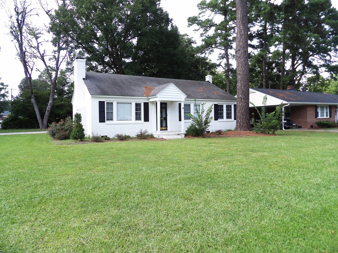 Foto principal - 106 Rowe Ave NW