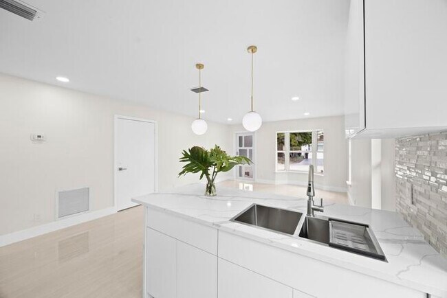 Foto del edificio - 5664 Boynton Crescent