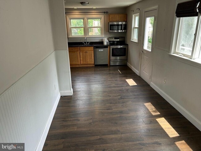 Building Photo - 451 Sawmill Ln