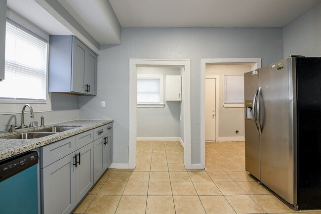 Building Photo - 3015 Isabella St