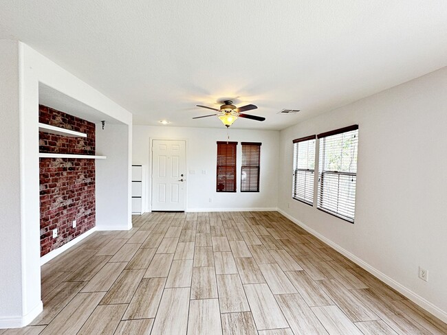 Building Photo - 3 BEDROOM CORNER LOT HOME IN PROVIDENCE