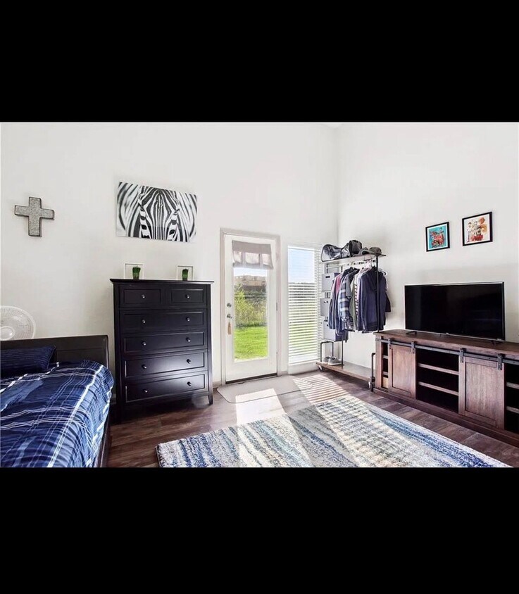 Foto del edificio - 8716 N Cleveland Ave