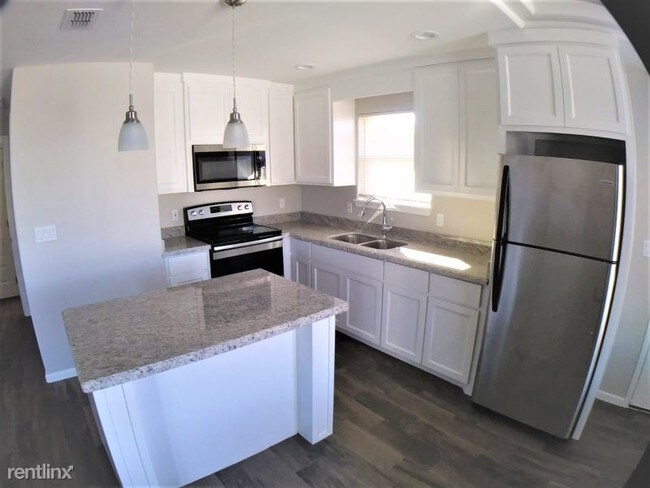 Foto del edificio - 1 br, 1 bath Apartment - 2110 Taxco Ct