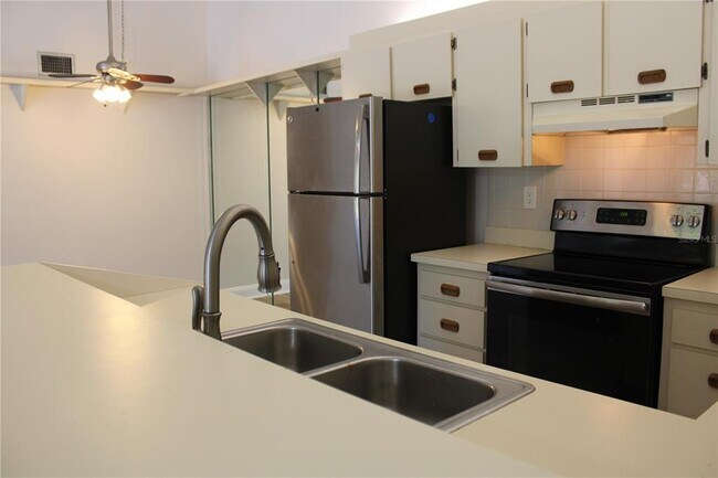 Foto del edificio - 3345 Crystal Ct E