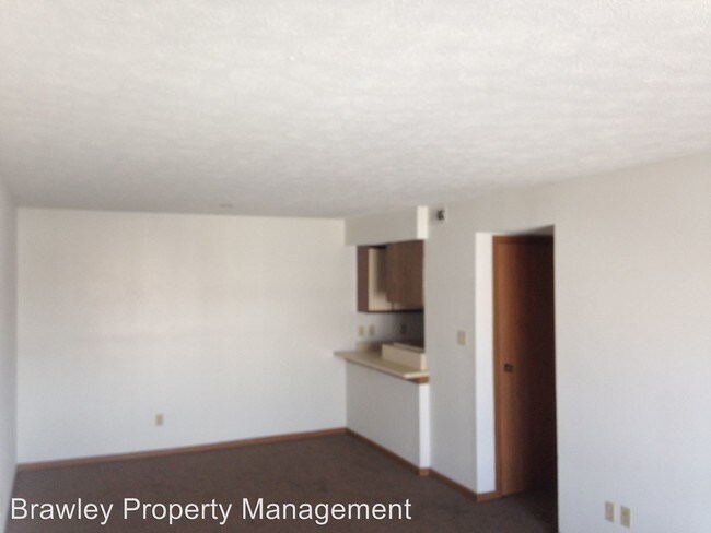 Building Photo - 207 E Varsity Ln