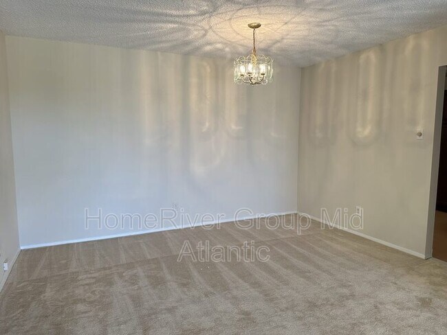 Foto del edificio - 1800 Old Meadow Rd