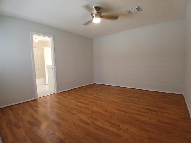 Building Photo - 1126 E Brompton Dr