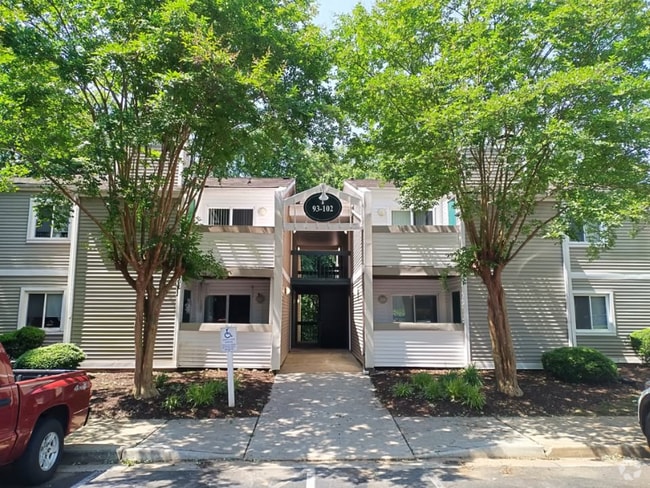Building Photo - 600 Reusens Rd