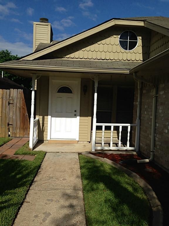 Building Photo - 8626 Ashlawn Dr
