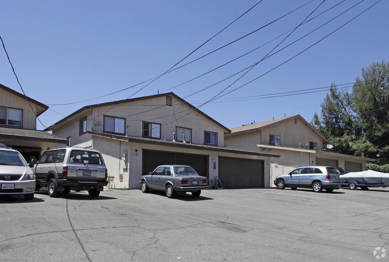 Foto del edificio - 3162-3192 Dovecrest Ct