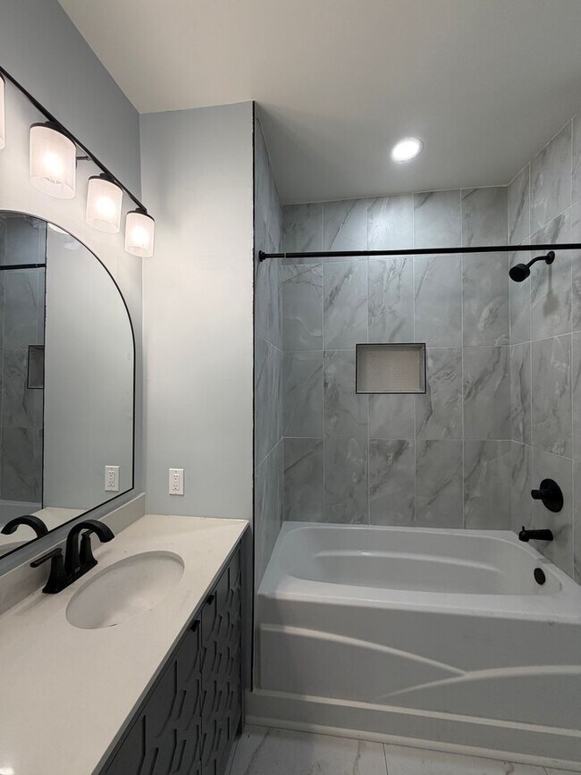 Foto del edificio - 1108 N Main St