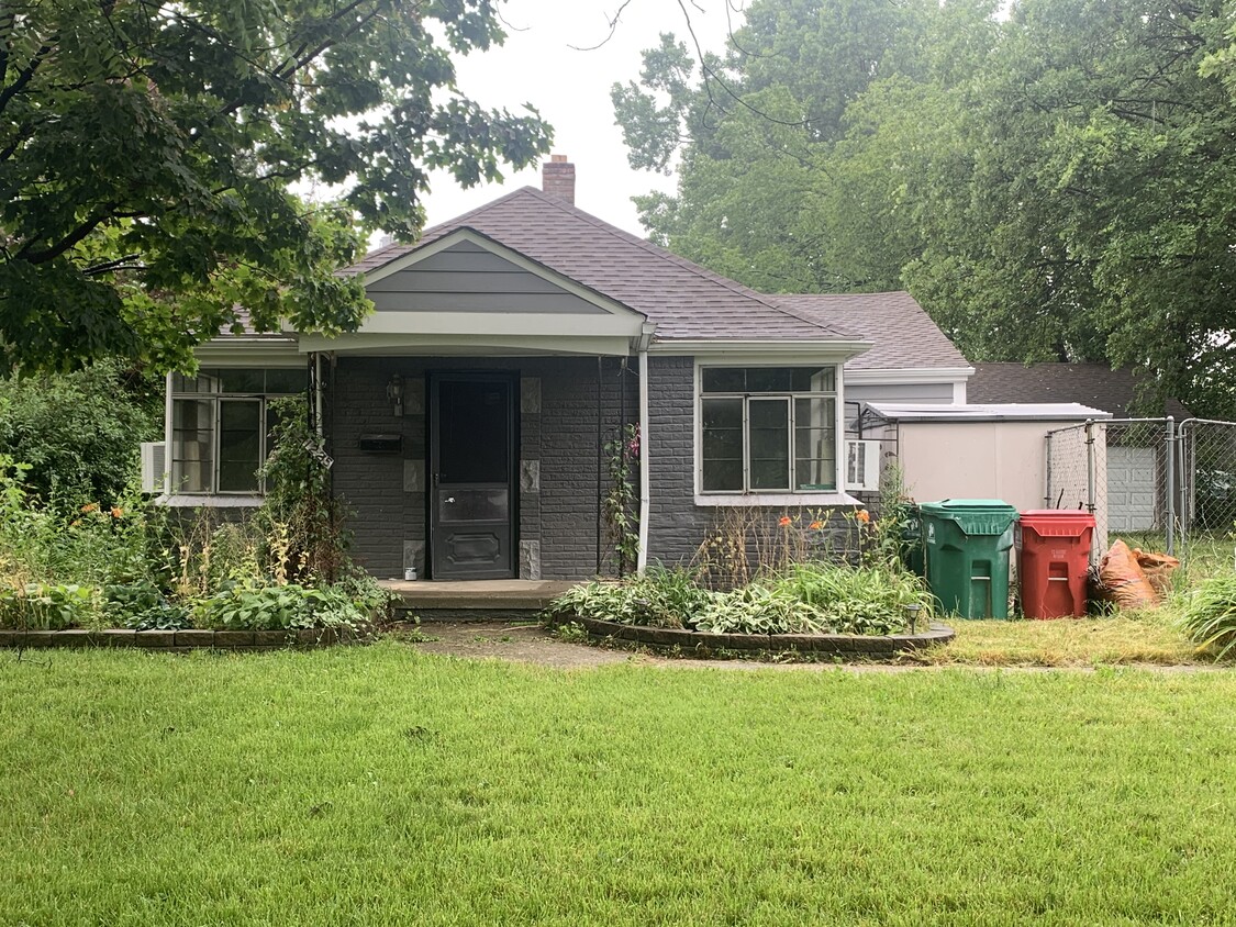 Foto principal - 21225 Beaconsfield Ave
