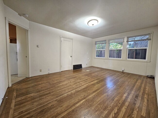Foto del edificio - Downtown Palo Alto Living – 1 Bedroom Apar...